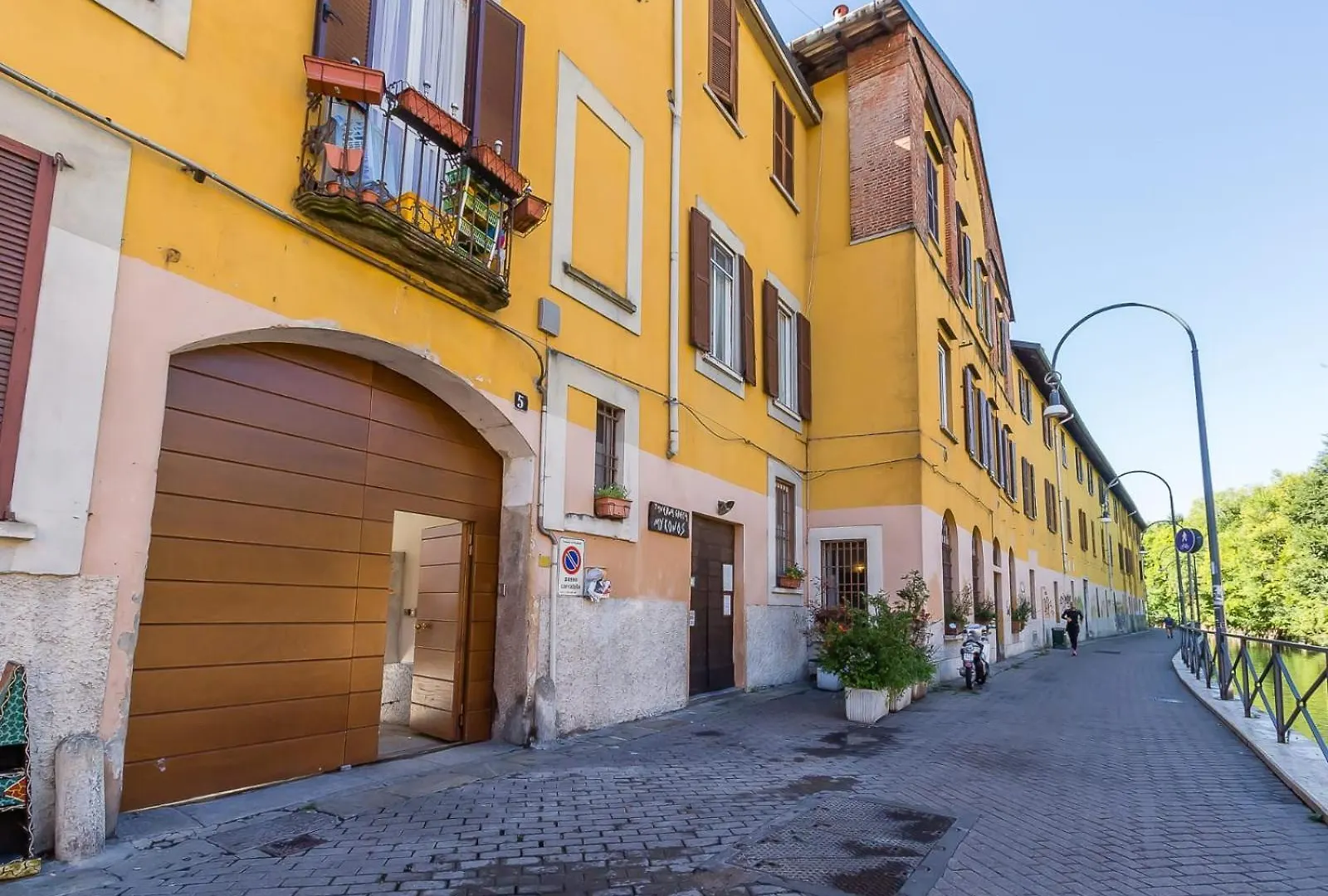 Bilocale Sul Canale Martesana Milan Italy